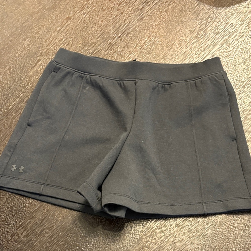 Under Armour Women's black  Athletic Shorts